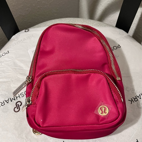lululemon athletica Handbags - LULULEMON NWT AUTHENTIC EVERYWHERE BERRY RUMLE COLOUR SLING SMALL BAG